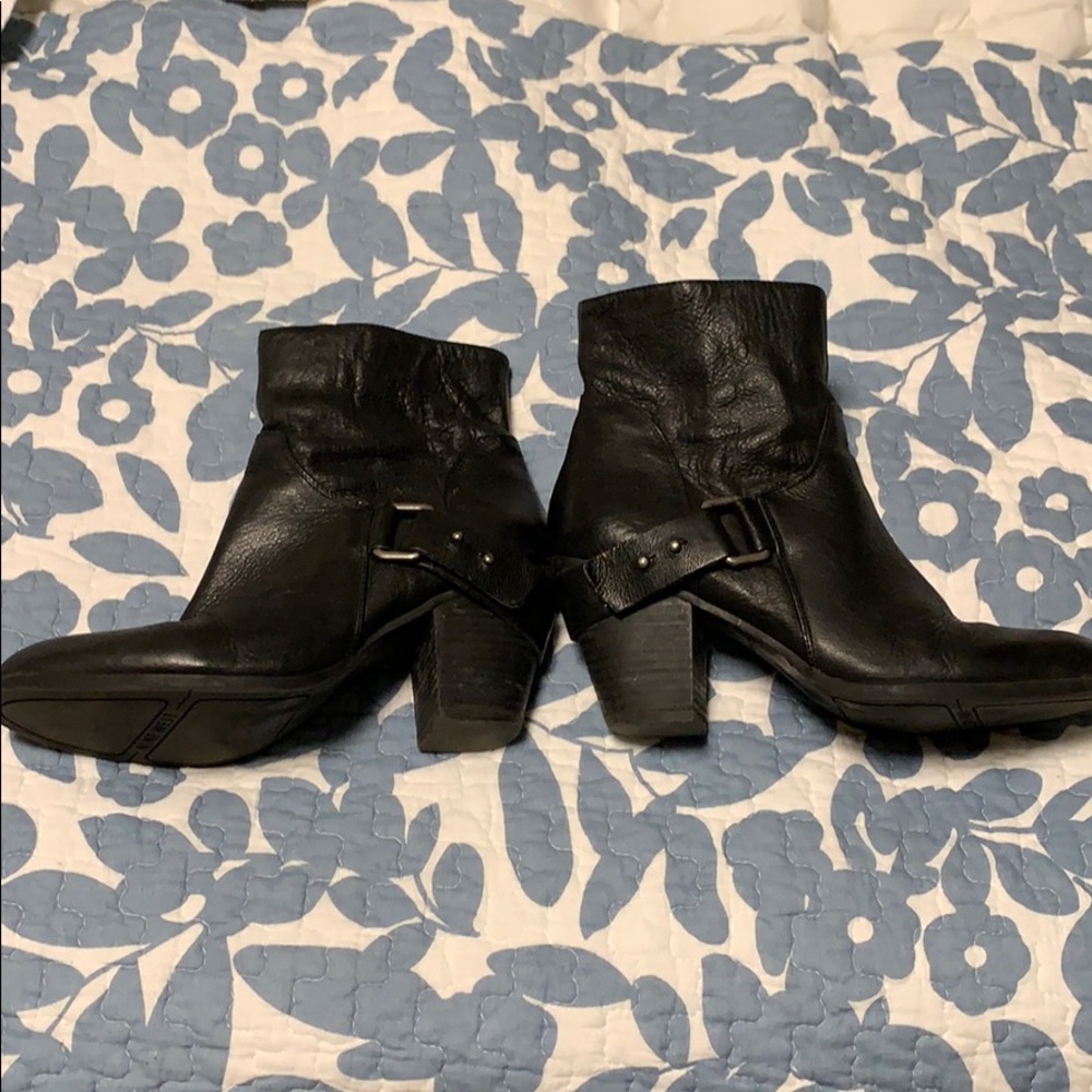 Black Nine West booties 7 1/2